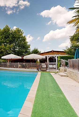 Détente et farniente au bord de l’eau au camping nature dans la Drôme la Grivelière