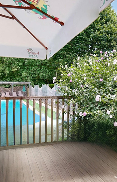 Vue de la terrasse de la piscine du camping 4 étoiles dans la Drôme La Grivelière