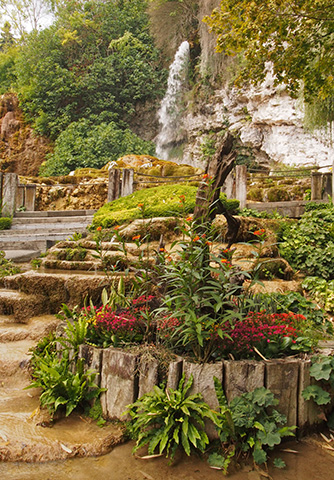 Tourisme dans la Drôme : jardin des fontaines pétrifiantes 
