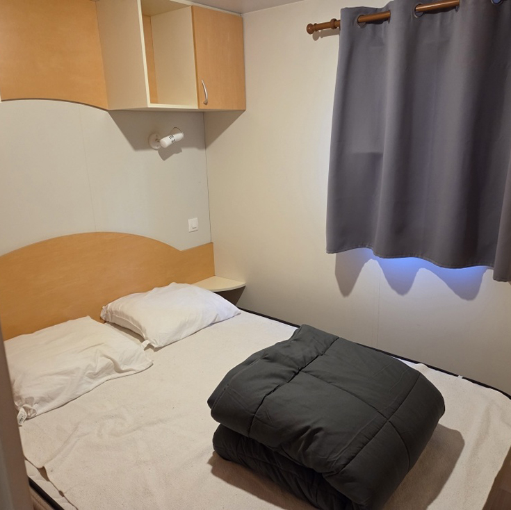 Location mobil-home 33 m² 6 personnes dans la Drôme : chambre avec lit double