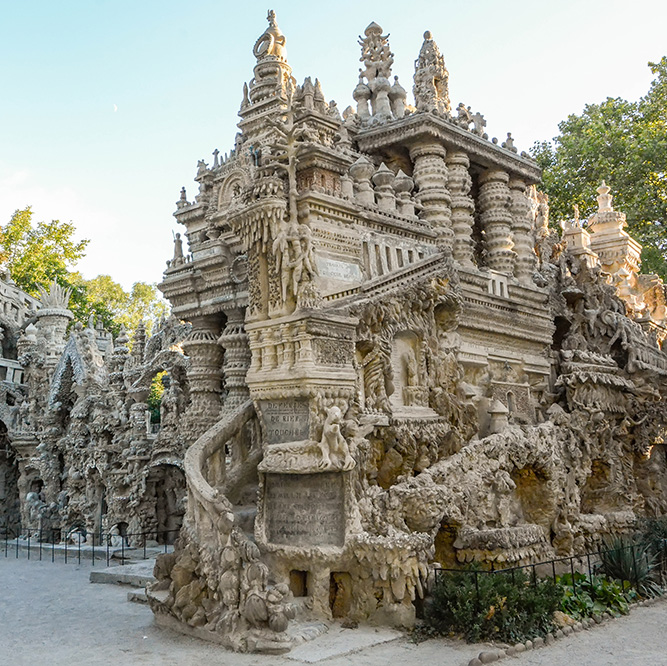 Tourisme dans la Drôme : palais idéal du facteur cheval – Hauterives